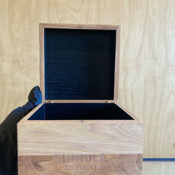 Shinola Wooden Watch Box - Picture 1 of 11